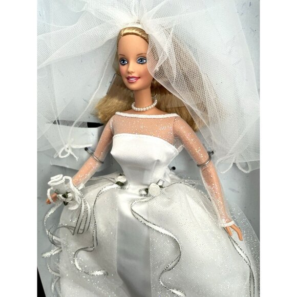 Blushing Bride Barbie Doll 1999 Mattel 26074 - Picture 7 of 13